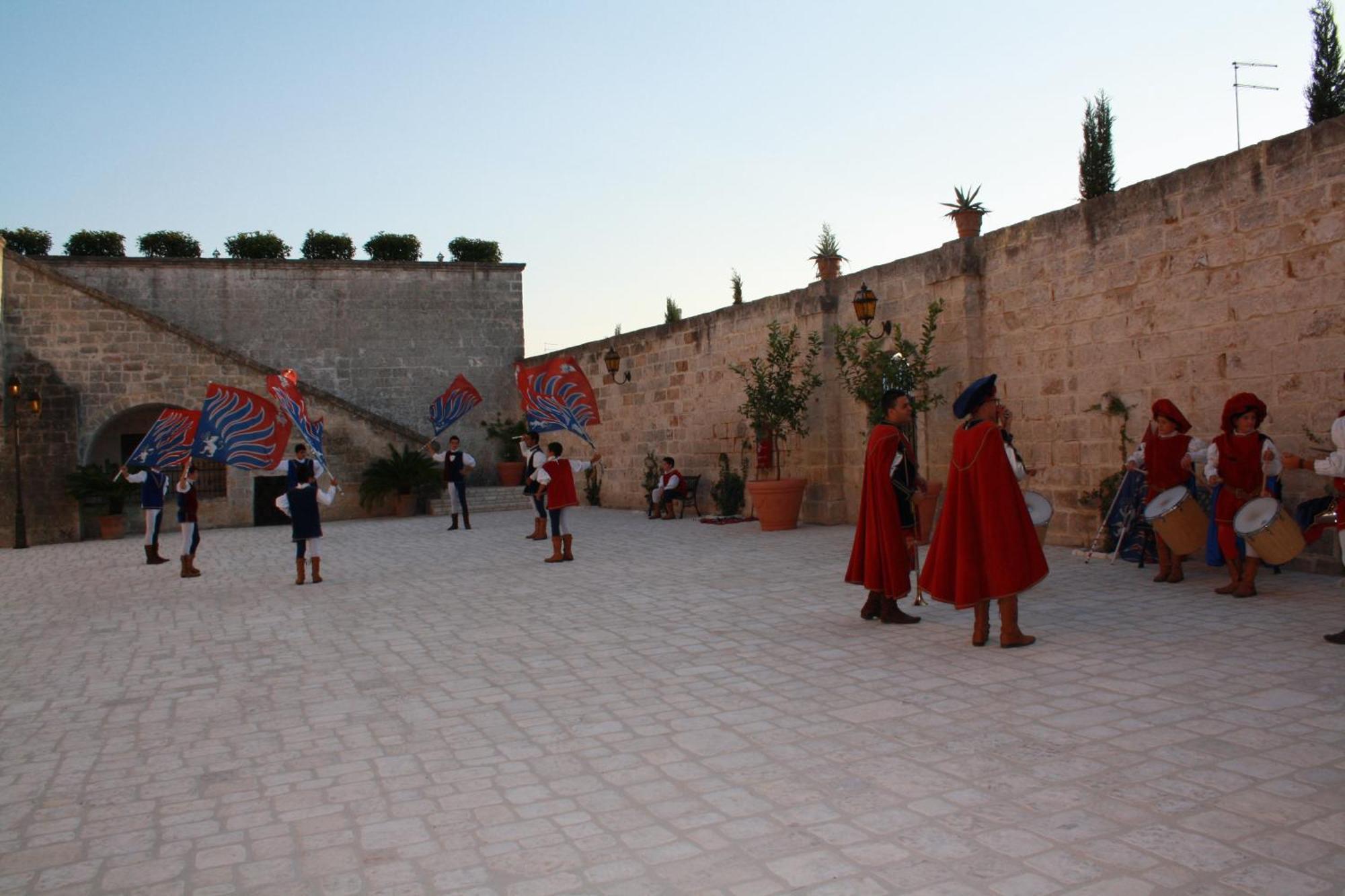 Castello Conti Filo Panzió Torre Santa Susanna Kültér fotó